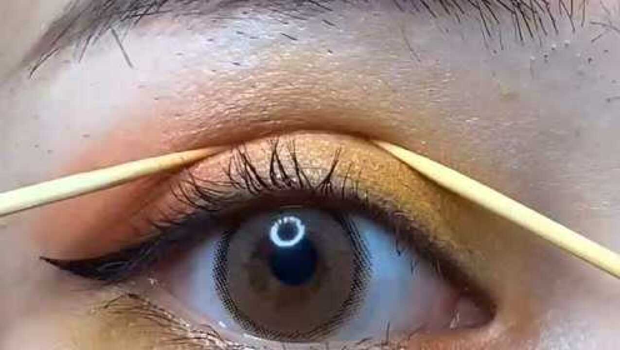 用牙签这样做秒变双眼皮单眼皮变双就在一瞬间虽不持久但好看