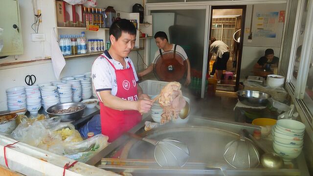 乡镇全牛馆,大叔30年生意爆,15大碗超实惠,400碗还嫌少