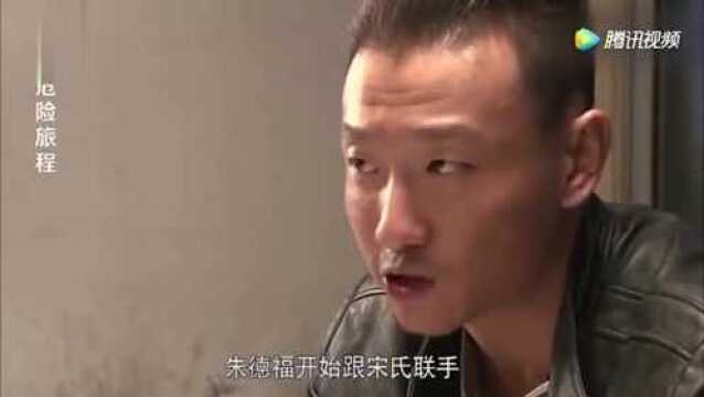 警察收到一张卡片, 背后给出的信息是, 是卧底要求见面