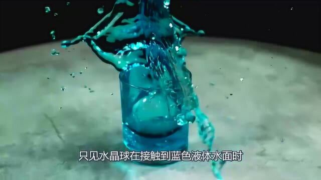 老外观察水滴滴落的样子,看着很惊艳,真是太美了?