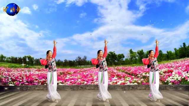 花想容广场舞《醉人的花香》委婉迷人的中三舞曲简单好看