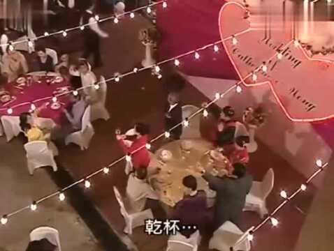 港剧:傻小子终于和他的老婆仔结婚了,来的客人还真不少