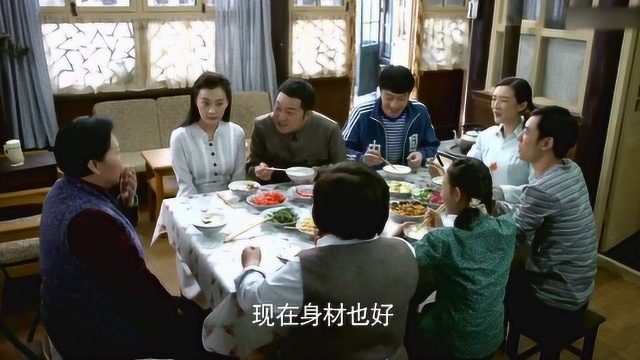 婆婆给儿媳妇夹菜,夹一筷子嘴里舔一下,儿媳妇彻底受不了了!