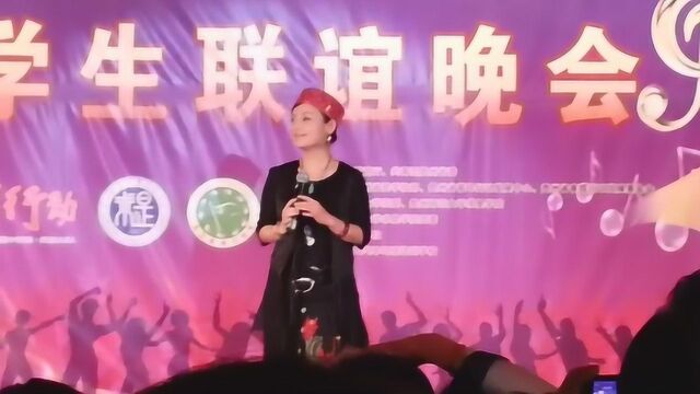 苗族歌后阿幼朵演唱《苗岭飞歌》,天籁之音,令人沉醉