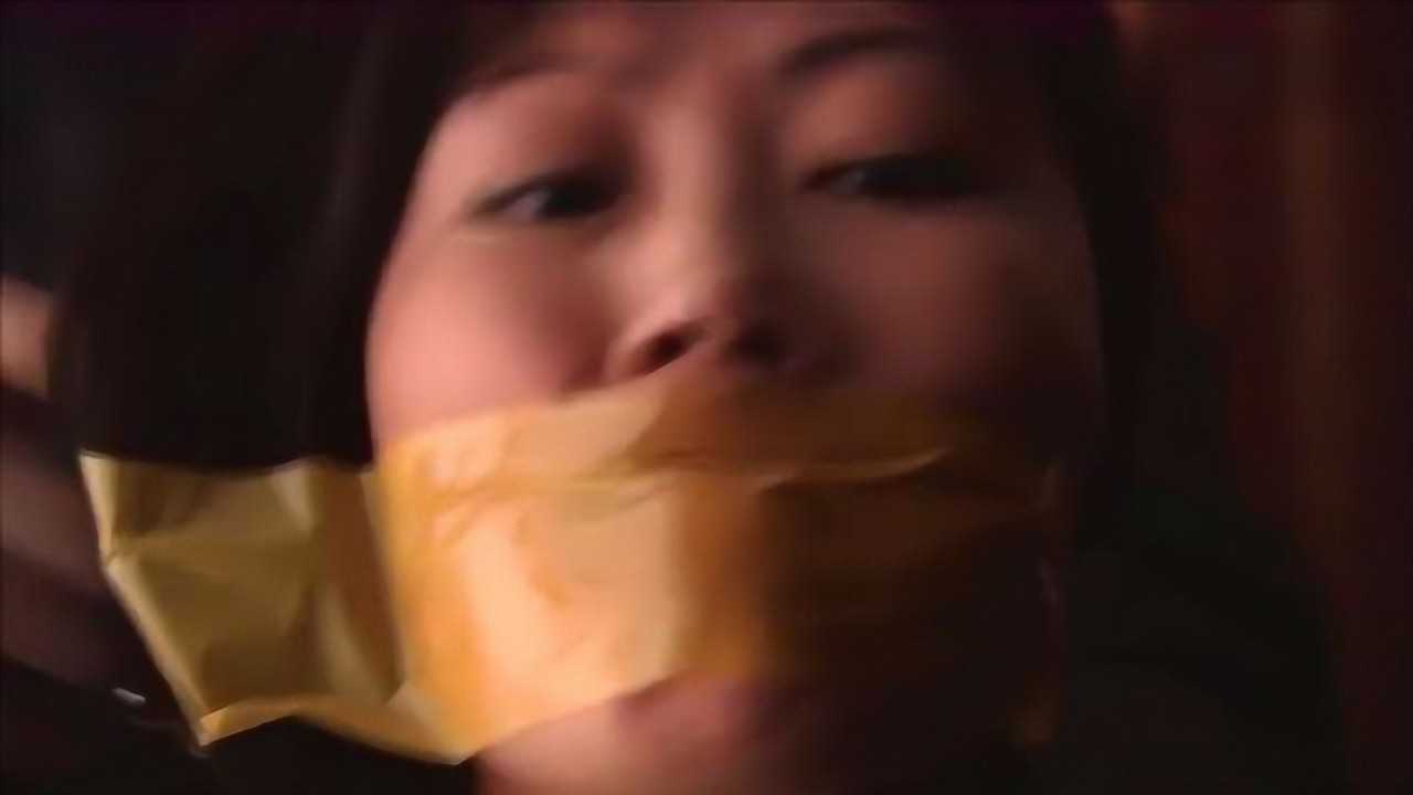 美女惨遭坏人绑架竟用胶带捂住口鼻硬生生憋死这手段太残忍了