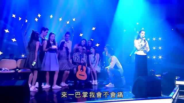 关心妍现场深情演唱一首《你有心》柔情粤语好歌,太好听了