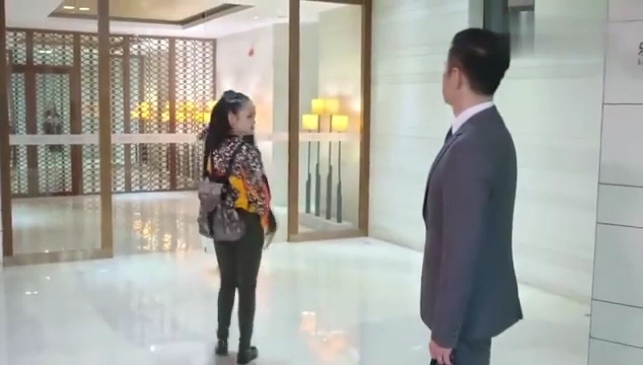 当家:杜杜观察后妈,直言难怪爸爸喜欢,是挺好看的!