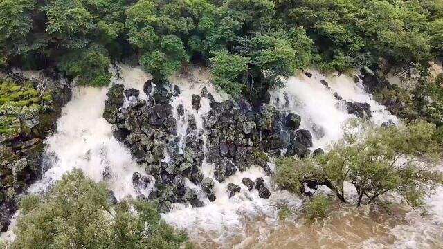 松花江发生2023年第1号洪水 流域85条河流超警 洪流倾泻而下吞没河道