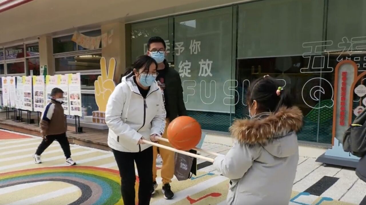 以亲子游戏促成长 杭州市“家庭日”活动参与火爆