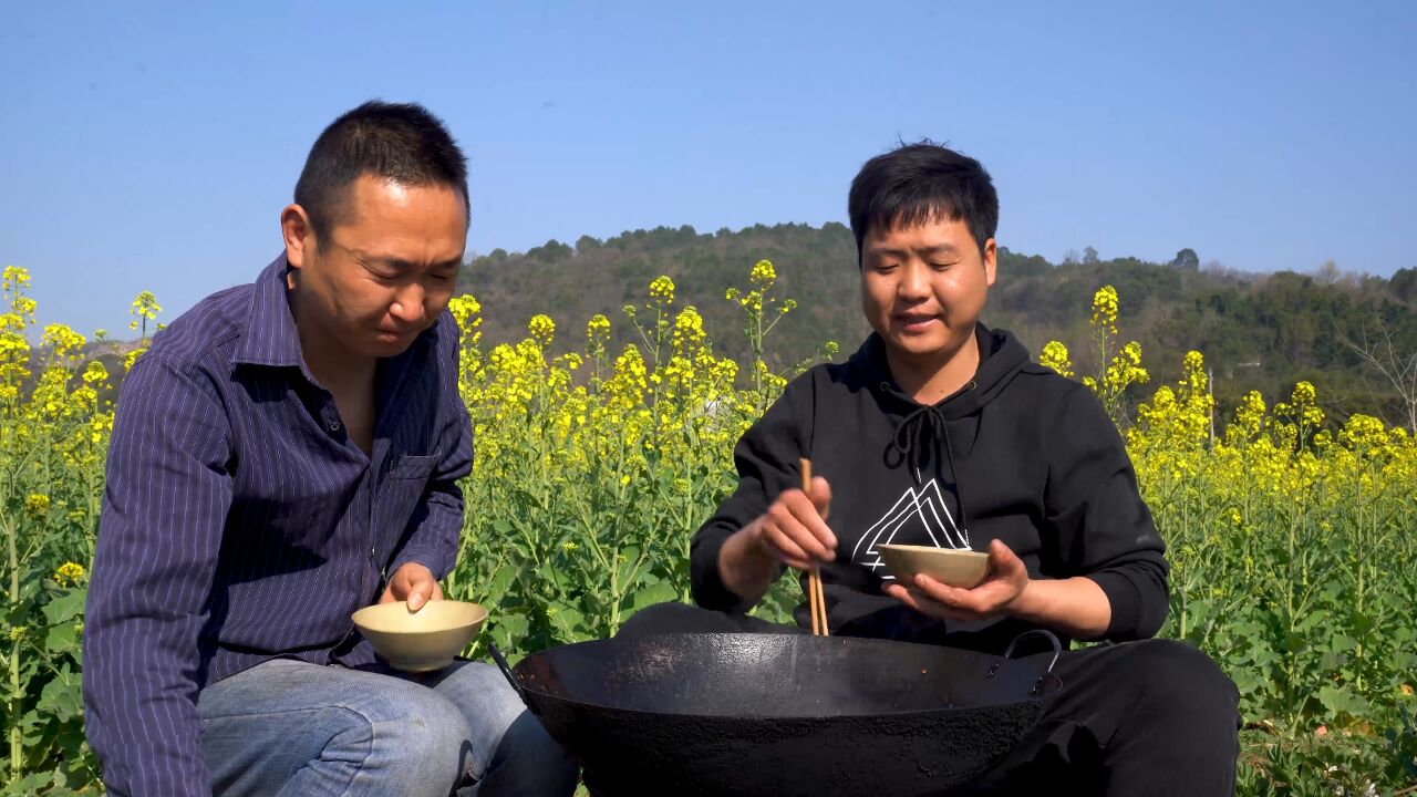 冬天就得吃“黑鱼”火锅,麻辣爽口真下饭