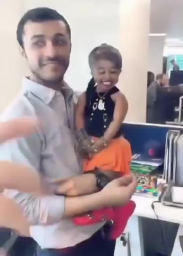 世界上最矮的成年女人，不但拥有巨大的财富，还有上千万的粉丝！