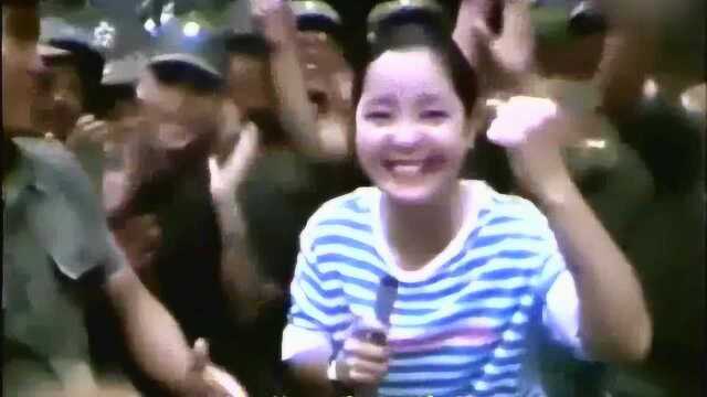 邓丽君演绎的《君在前哨》,好听至极,不愧是我女神啊!