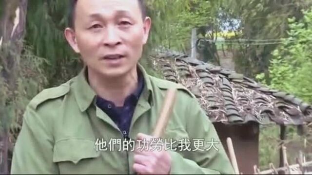 老山战斗英雄退伍回家后由于没有安置在外到处打工,但从不提往事