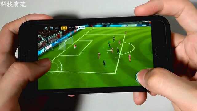 iPhone 7玩FIFA足球游戏