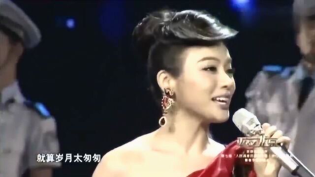 陈思思演唱《你让我感动》歌声唯美动听,余音绕梁