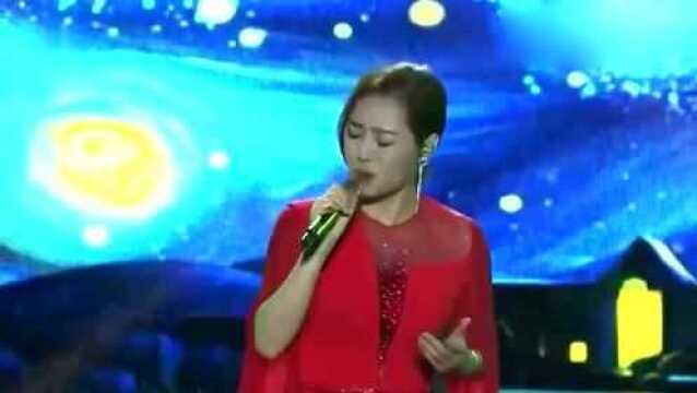 歌手云朵演唱歌曲《爱是你我》,真正的天籁!