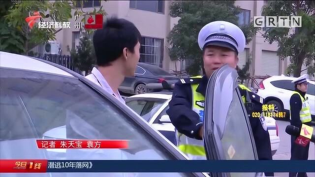 东莞桥头:马路变停车场?交警驱离违规停车