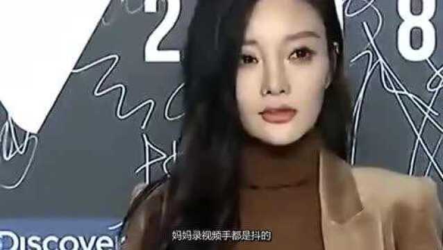 李小璐8岁女儿近照曝光,现身舞台犹如公主,长相酷似妈妈