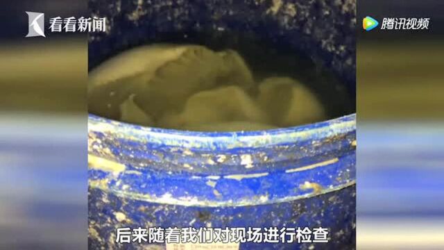 无良摊贩用工业双氧水浸泡毛肚黑作坊令人作呕!