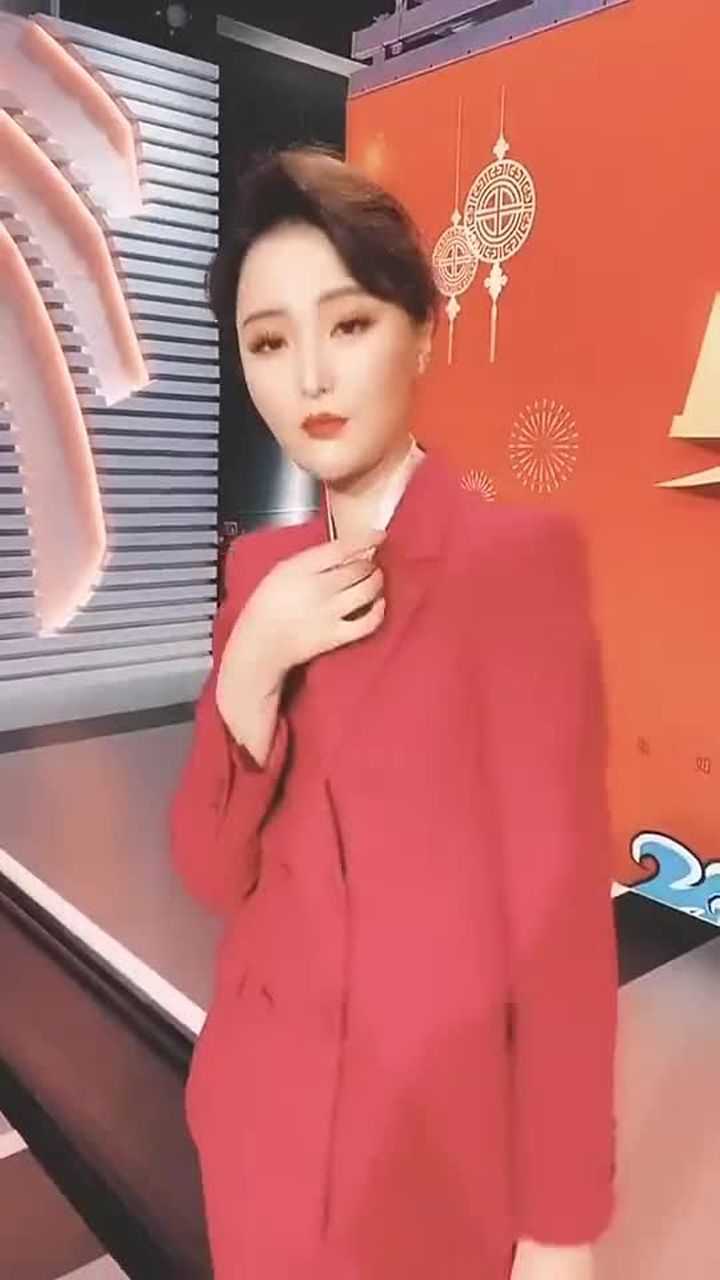 山东台主持人海丽下播以后心情很愉悦的样子