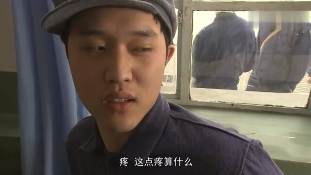 小伙生病去医院,不料医生下手这么狠,小伙大喊好痛啊