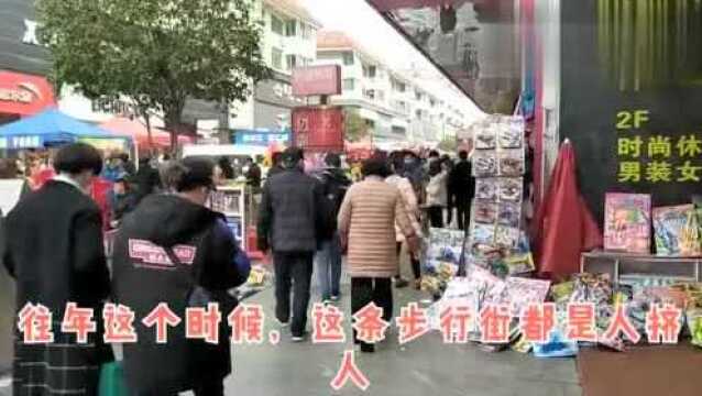 黄冈麻城步行街,虽然离武汉只有100多公里,但街上一点都不冷清