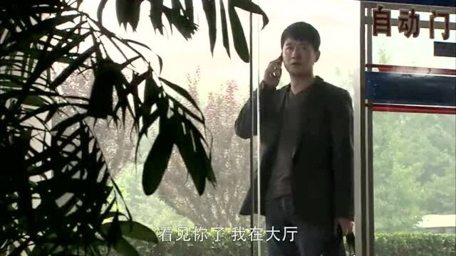 小三想名正言顺,不料男子吱吱呜呜,小三气得绿脸,活该