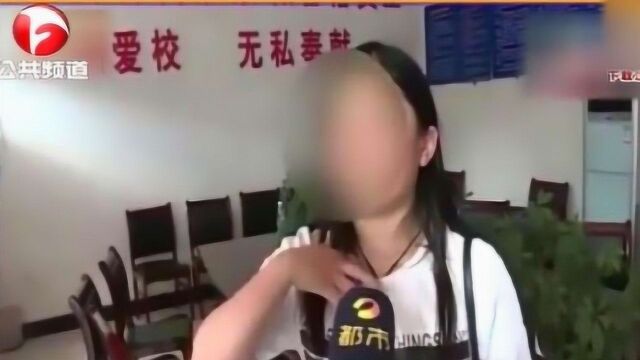 女子被教练欺负,教练在车内做疯狂举动,完全不顾女子正开车!