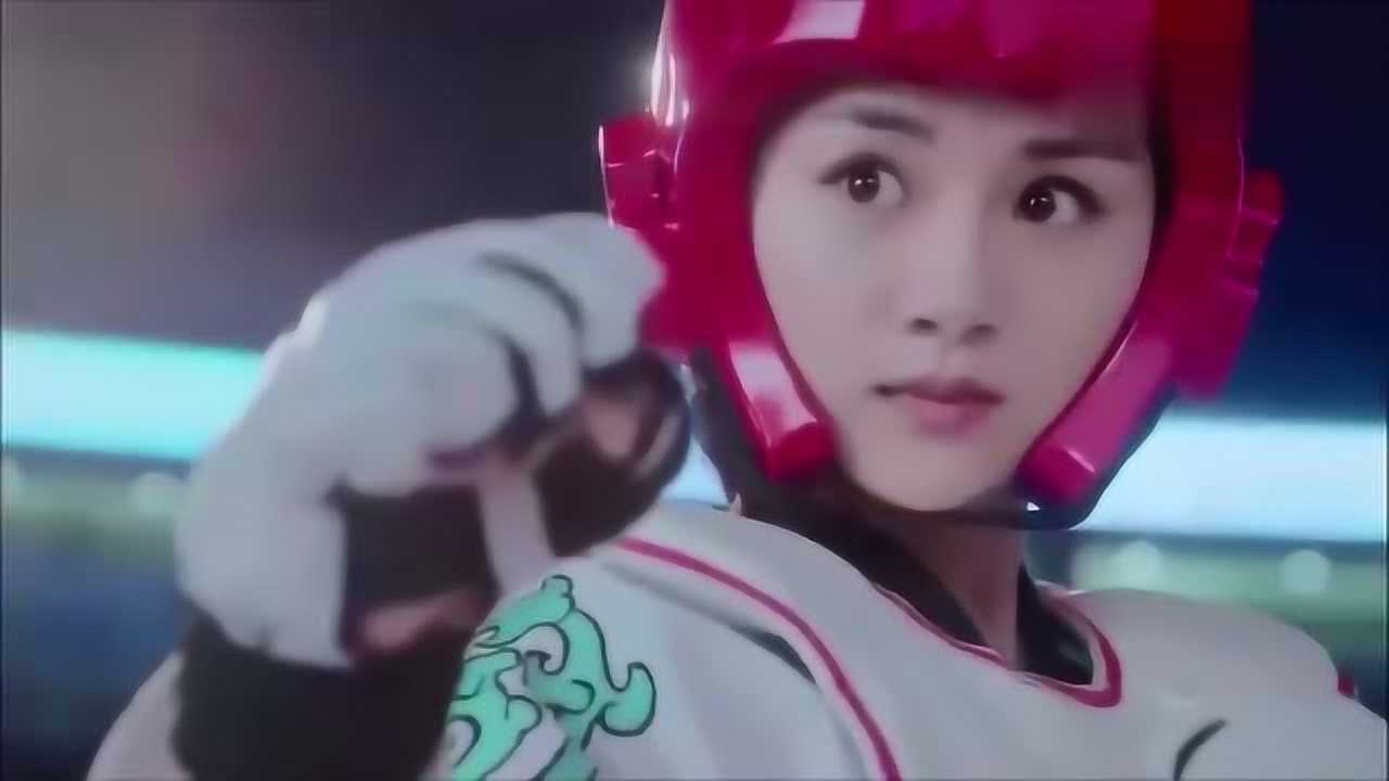 旋风少女尹秀使出了霹雳烟花踢百草竟然破解这个招式众人目瞪口呆
