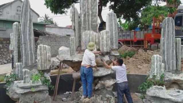 在院子里造假山鱼池,请了专业的师傅来定做,假山造型美,好喜欢