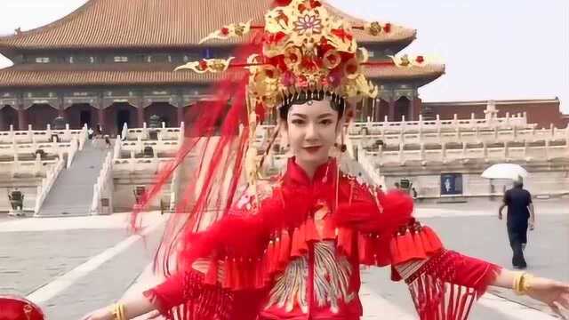 中国风婚纱照来了,特别的喜庆又超级好看,你们爱了吗?