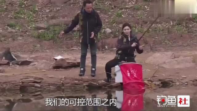 钓鱼时如何溜鱼?美女用“八字溜鱼法”轻松把大鱼拉上岸!