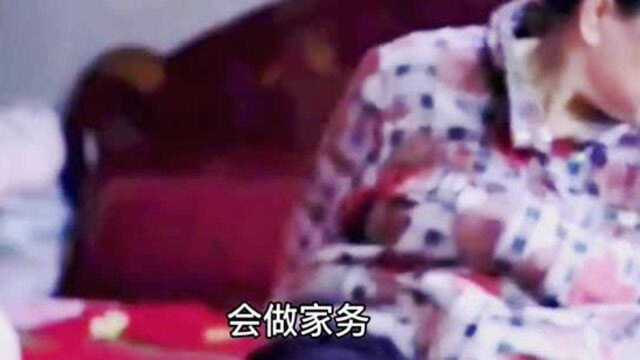 孩子长大住进了城市,老人独自留守农村,与狗相依为命