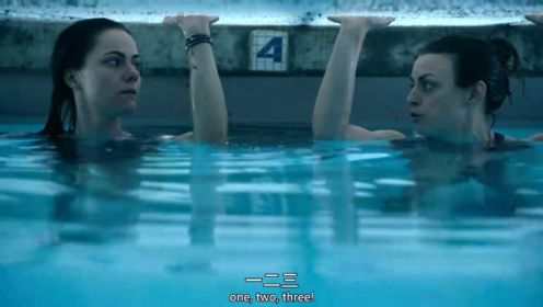 《深水区》1：泳池管理员着急回家吃饭，不小心把两个女孩锁在了泳池底部
