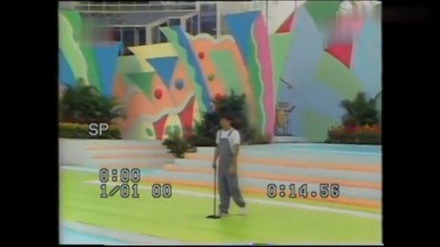 刘德华1994年《口琴别恋》现场版,穿着背带裤的天王,萌化人心!