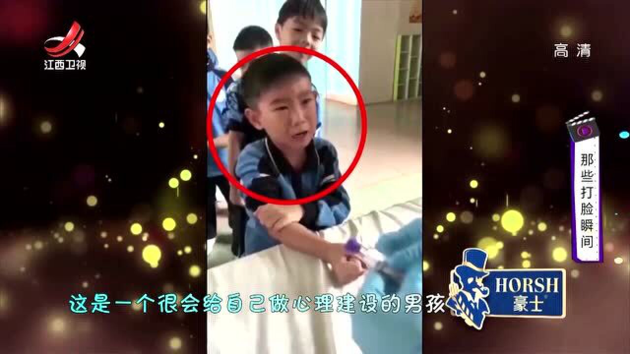 孩子打针被吓哭,疯狂给自己做心理建设,护士的动作超暖心