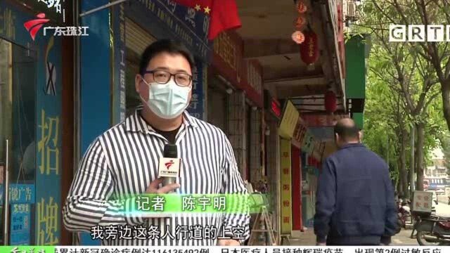 肇庆四会:高空坠石险情频发 商户戴头盔出入