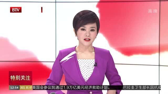 三宅一生秋冬新品亮相巴黎时装周