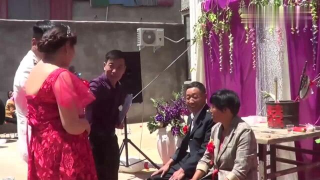 河南一海军结婚,军嫂丰满迷人,贤惠大方,公婆十分满意