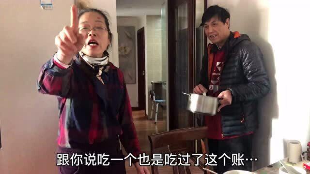 外地小伙做客上海人家,老爷叔热情好客,网友:善良人家