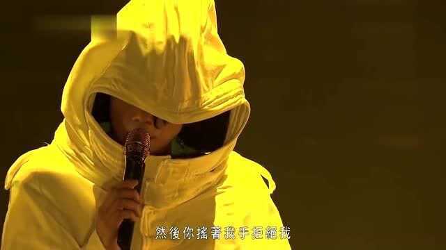 张敬轩演唱会现场《春秋》,歌声好听动人,令人沉醉