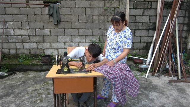 外地老板进村回收老物件,80年代的缝纫机值700块,看看你家有吗