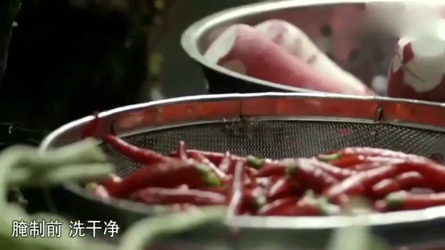 舌尖上的中国:地道的泡菜鱼不能缺少泡姜和泡椒,美味