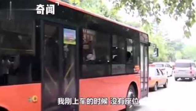 男子公交车上当众做不雅行为,女乘客吓得都不敢看!