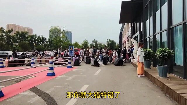 暑假中的重庆大学城并非是空城!越是暑假人越多?