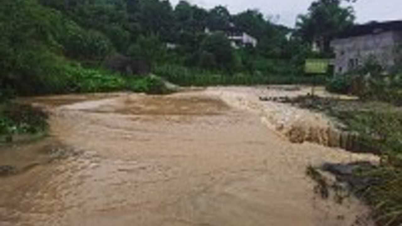 暴雨致北碚区中小河流明显涨水 静观金堂站超警戒水位1.05米