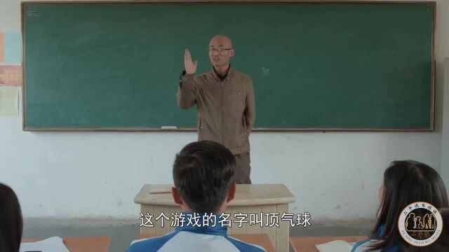 师生玩顶气球游戏,输的承包卫生,学霸一招制敌