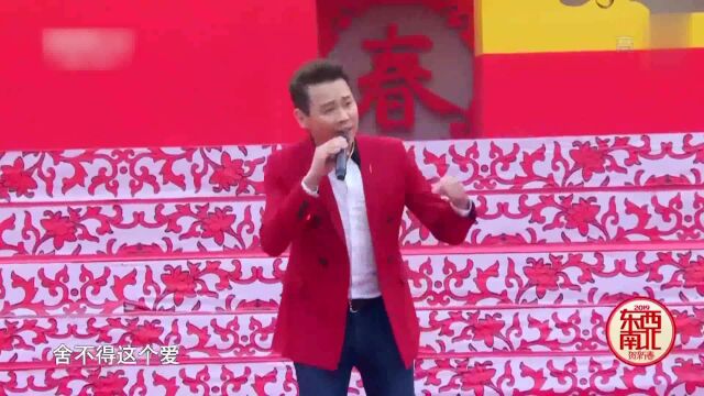 陶喆演唱的《小镇姑娘》,现场欢快,太带感听的入迷了