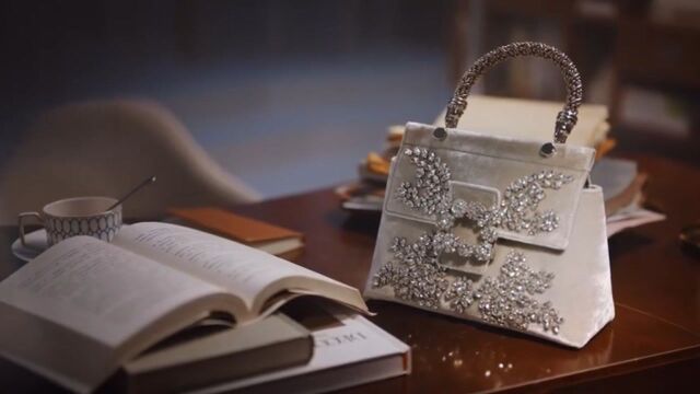 Roger Vivier 以全球限量Viv' Cabas 高定系列手袋诠释永恒魅力 28小时匠心雕琢出端庄轮廓