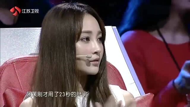 钢管舞美女钢管旋转,画面太美了,不看准后悔